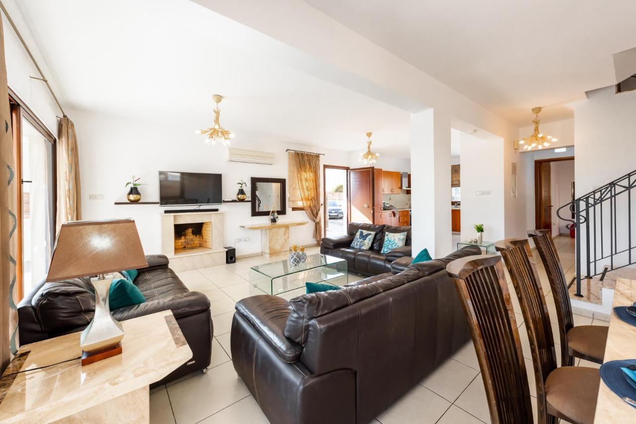 Sea Front Oceanus H2 By Ezoria Villas Agia Napa Exterior foto