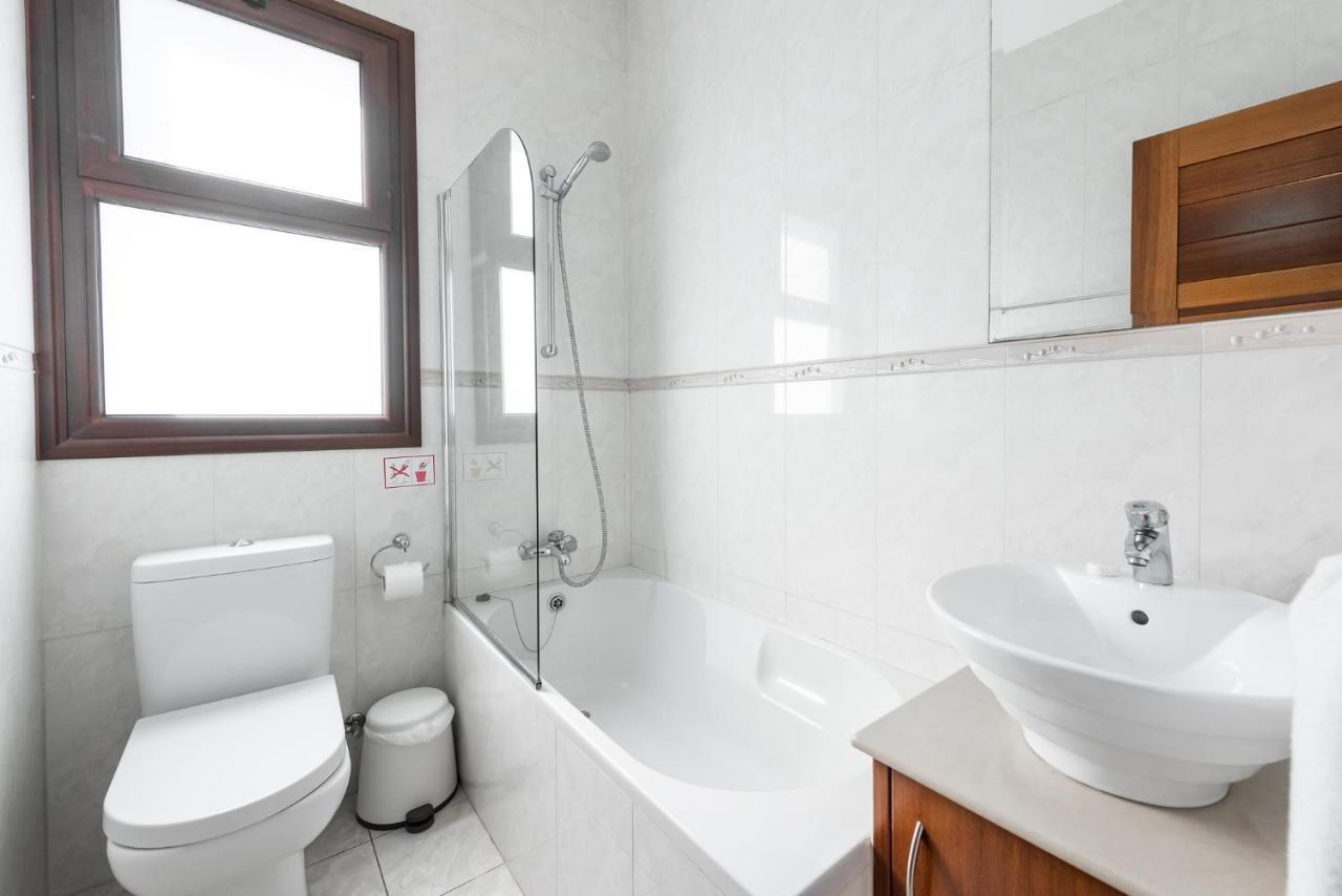 Sea Front Oceanus H2 By Ezoria Villas Agia Napa Exterior foto